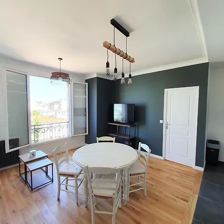 Apartment Au Pied Des Transports Lumineux